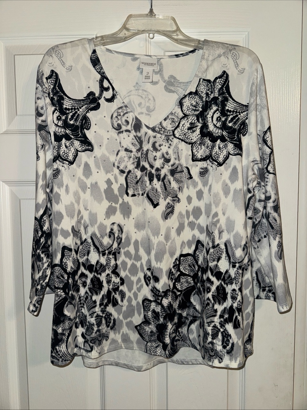 Chico's Black & White Floral V-Neck Long Sleeve Tunic